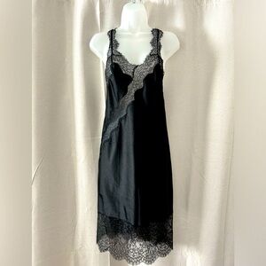 VICTORIAS SECRET lace trim chemise